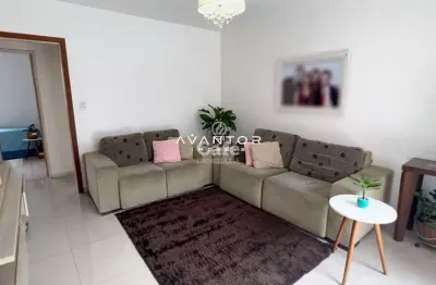 4 dormitórios, 1 garagem coberta, semimobiliado no centro de sm/rs.