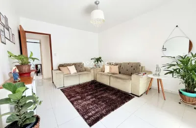 4 dormitórios, 1 Garagem coberta, Semimobiliado no centro de SM/RS.