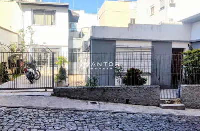 Casa com 3 dormitórios, 3 vagas de garagem no centro de santa maria.