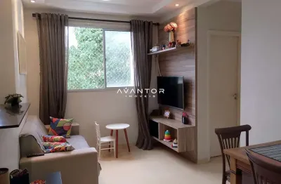 Apartamento semi mobiliado com 2 dormitórios muito bem conservado.