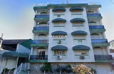 Apartamento á venda, 2 dormitórios, 1 banheiro, garagem no centro de santa maria