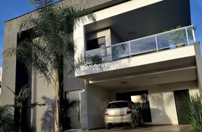 Casa de 3 dormitórios, 2 garagens no bairro camobi em santa maria.