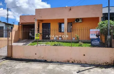 Casa de 3 dormitórios, pátio e garagem  no bairro  tancredo neves em santa maria