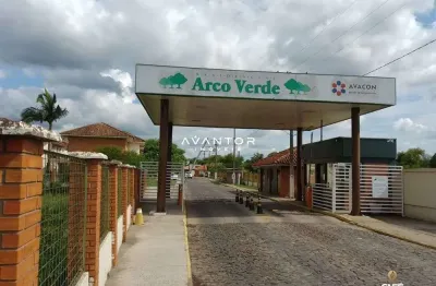 Apartamento de 2 dormitórios, sala de estar, banheiro social, cozinha e garagem