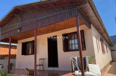 Casa de 2 dormitórios, garagem no bairro camobi em santa maria.