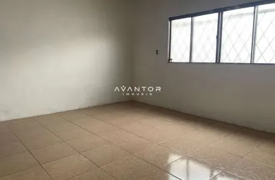 Casa á venda de 3 dormitórios, garagem e pátio no bairro camobi em santa maria.