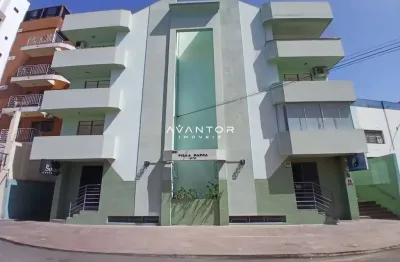 Apartamento central semi mobiliado de 3 dormitórios, suíte, sala 2 ambientes, ba