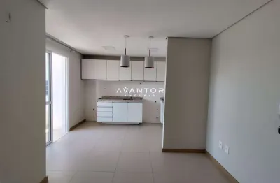 Apartamento de 1 dormitório, com sacada com churrasqueira e garagem!