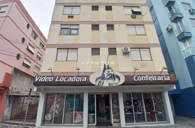 Apartamento no centro de 1 dormitório, sala de estar, banheiro social, cozinha e