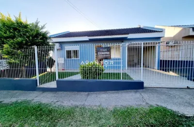Casa à venda com pátio e piscina,  bairro tranquilo em santa maria.
