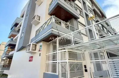Apartamento central amplo, 2 dormitórios, sacada e garagem no bairro centro em s