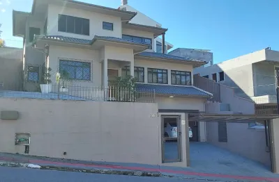 Casa Ampla de Alto Padrão com Vista para o Mar – Próximo ao Centro Histórico de São José