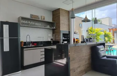 Casa em condomínio com 4 dormitórios e área de lazer completa