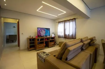 Sobrado à venda com 03 dormitórios no jardim adélia cavichia – limeira/sp
