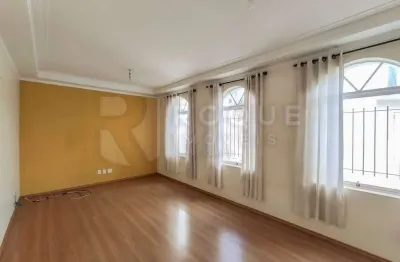 Casa à venda com excelente distribuição e área gourmet nos fundos!