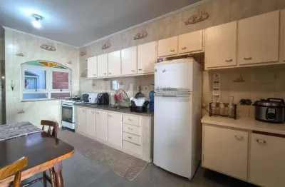 Casa residencial à venda – 3 dormitórios | 1 suíte | quintal | 2 vagas