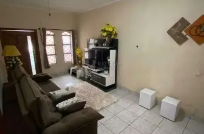 Casa residencial à venda, 3 dormitórios, 1 suíte, 2 banheiros, com edícula