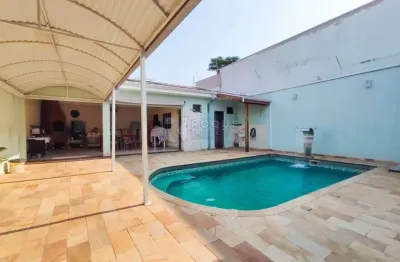 Linda casa recém-reformada à venda no parque das nações!