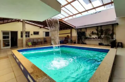 Lindo sobrado com 4 dormitórios, sendo 2 suites, piscina e edicula no aguas da serra/santa adélia