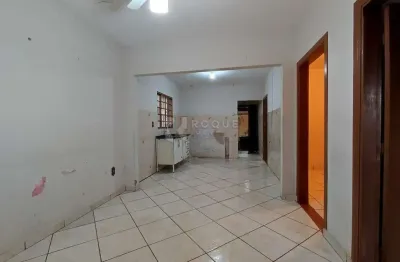 Casa à venda com edícula completa – ideal para famílias grandes ou renda extra!