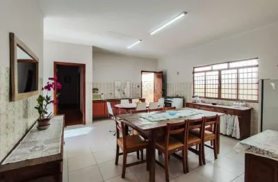 Casa térrea ideal para clínica, consultório médico ou moradia