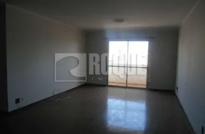 Apartamento à venda – 3 dormitórios com armários (1 suíte)