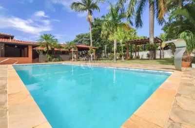 Linda chácara com 5 dormitórios, suíte com closet e ampla área verde!