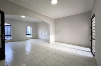 Excelente casa à venda na vila piza – espaçosa e versátil!