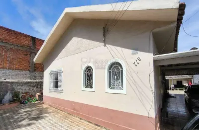 Ótima casa com 3 dormitórios, rancho e 2 edículas – terreno de 327m²