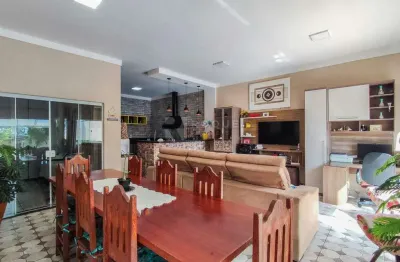 Edícula completa com área de lazer — ideal para morar ou aproveitar os fins de semana!