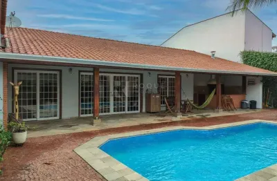 Casa residencial à venda – 3 dormitórios, espaço gourmet com piscina e 4 vagas