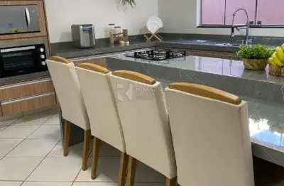 Casa à venda – 3 dormitórios (1 suíte) + área de lazer com piscina aquecida