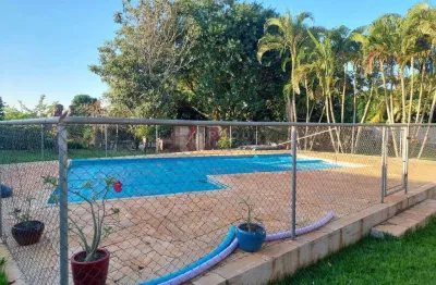 Linda chácara à venda em condomínio fechado – natureza, lazer e tranquilidade!