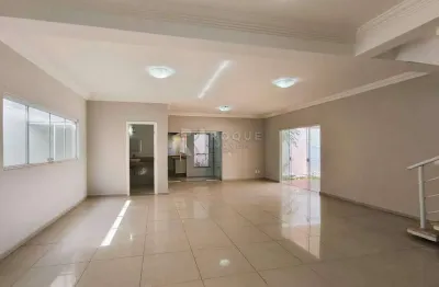 Lindo sobrado no condomínio roland iii – iluminação natural e conforto