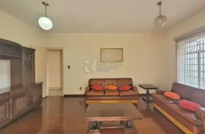 Casa térrea com 4 dormitórios, sendo 1 suíte na Vila Castelar à venda na modalidade porteira fechada em Limeira/SP. Aceita financiamento.