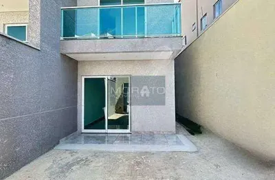 Linda casa geminada de 03 quartos com suíte e ótimo padrão de acabamento do bairro cabral