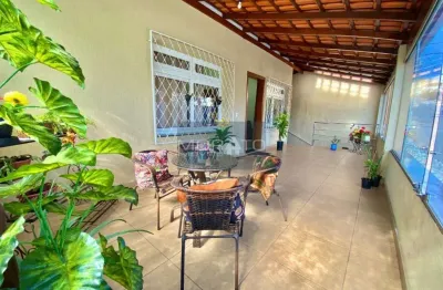 Casa com 4 quartos à venda na Rua Marquês do Lavradio, --, Alto dos Pinheiros, Belo Horizonte
