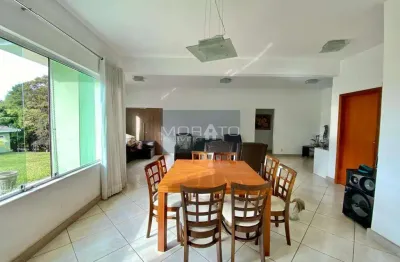 Casas com 3 quartos sendo 1 suíte com 2 vagas em condomínio nossa fazenda em esmeraldas.