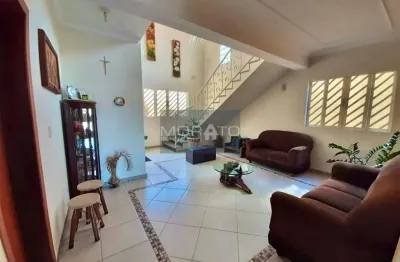 Casa com 5 quartos sendo 2 suíte com 5 vagas de garagem no bairro joão pinheiro.