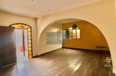 Casa com 3 quartos à venda na Rua Luiza Efigênia Silva, --, Camargos, Belo Horizonte