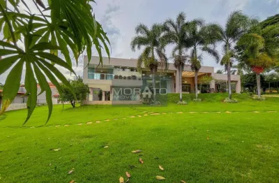 Casa com 5 quartos sendo 2 suítes e 8 vagas na região da pampulha .
