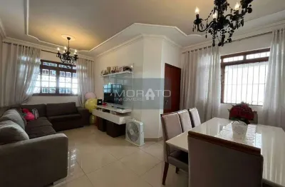 Casa 3 quartos sendo 1 suíte com 4 vagas de garagem no bairro dona clara.