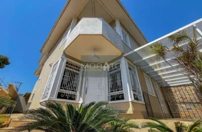 Casa com 5 quartos sendo 2 suítes com 5 vagas de garagem no bairro dona clara.