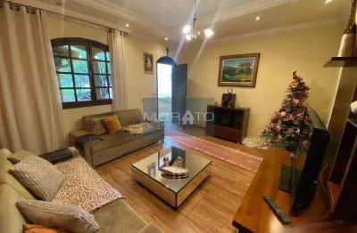 Casa com 3 quartos e 2 banheiros, 06 vagas de garagem, no bairro novo eldorado