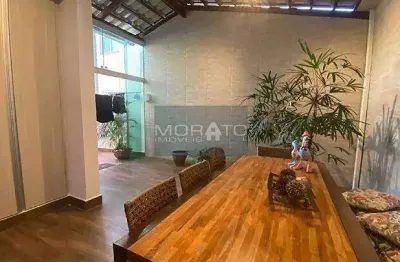 Casa maravilhosa em condomínio no centro de contagem.
