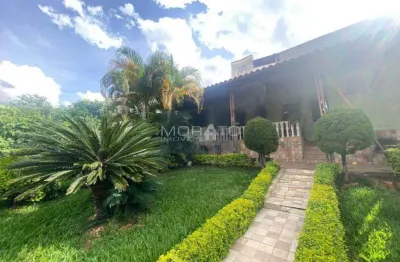 Casa com 3 quartos sendo 1 suíte com 3 vagas de garagem no bairro glória