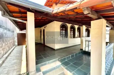 Casa 3 quartos, 3 vagas em lote 360m² no bairro camargos