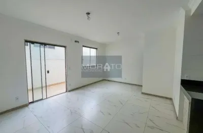 Área privativa com 3 quartos sendo 1 suíte e 2 vagas de garagem no bairro santa amélia
