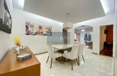 Casa com 4 quartos à venda na Rua Pedro Dutra, --, Jaraguá, Belo Horizonte