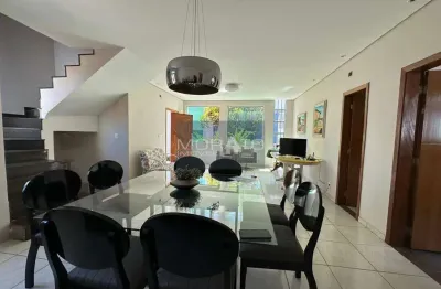 Casa com piscina aquecida 4 quartos 1 suíte 3 vagas no bairro camargos.